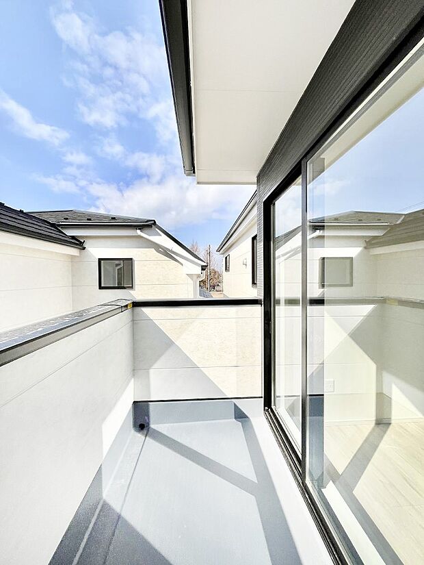 ゆったりバルコニーだから沢山お洗濯ものを干せます。