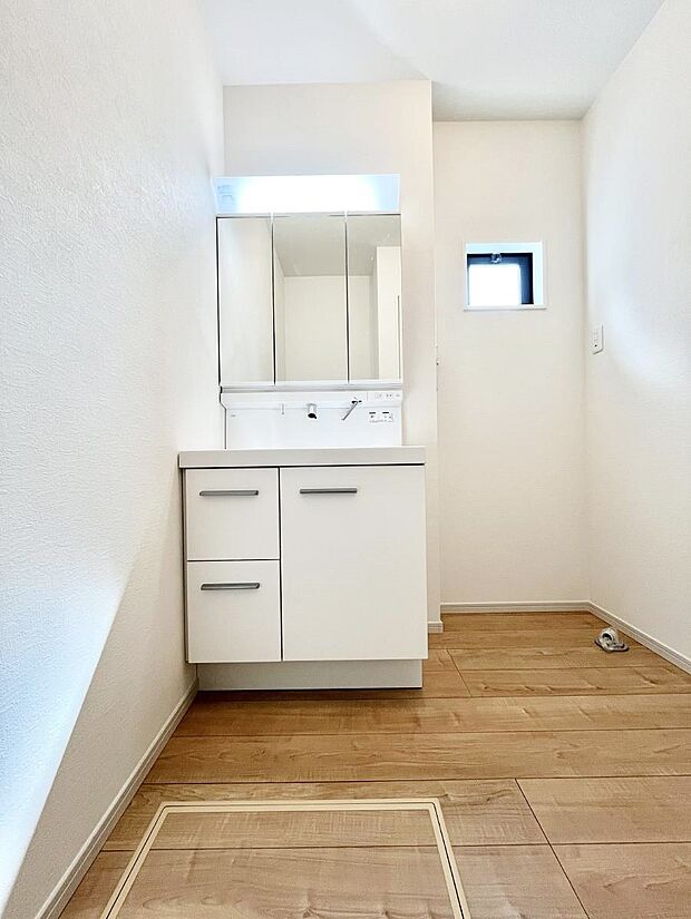 収納力と機能性に優れた洗面化粧台　