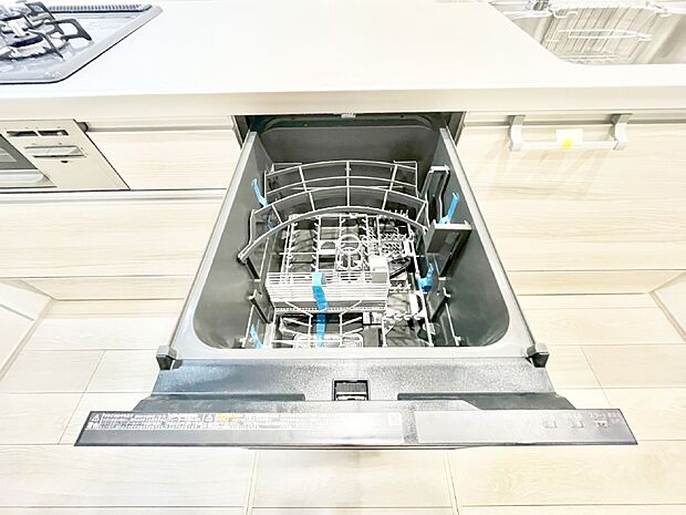 面倒なお片づけは食洗機にお任せ！家事の負担が減って、時間にも気持ちにもゆとりができます。