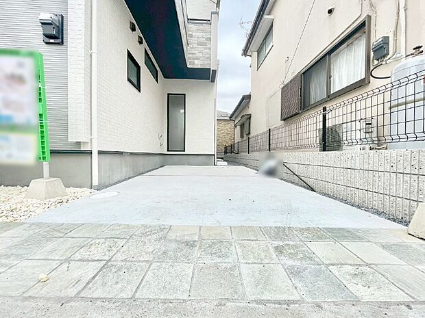 目の前が駐車場だと雨の日も大量にお買い物をした時も便利ですね