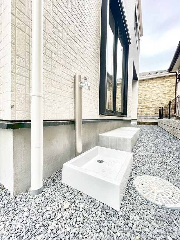 外水栓があると、庭のお手入れやちょっとした手洗い・洗車に便利です