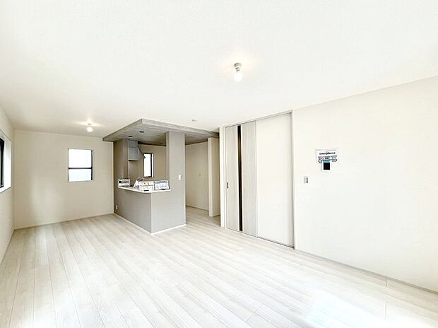 家族団らんの時間も増えそうなくつろぎのリビングダイニング。   