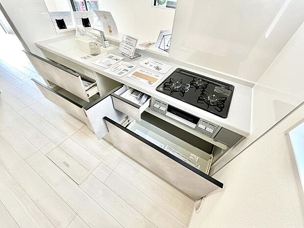 使いやすさを優先したスライド式収納タイプ!