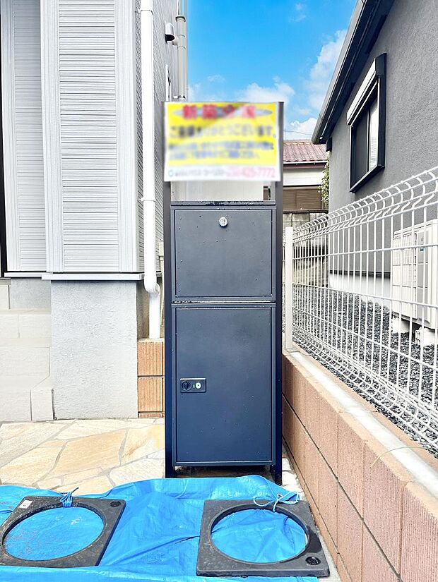 シンプルデザインのポスト。