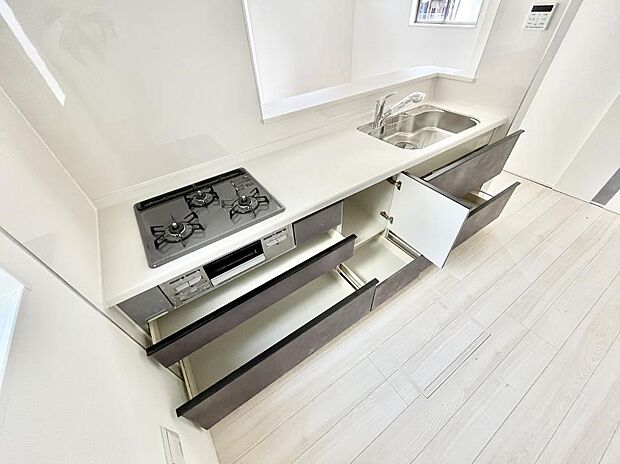 使いやすさを優先したスライド式収納タイプ!