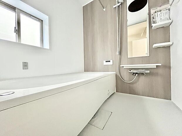 落ち着いた雰囲気でゆっくりお寛ぎいただけるバスルーム