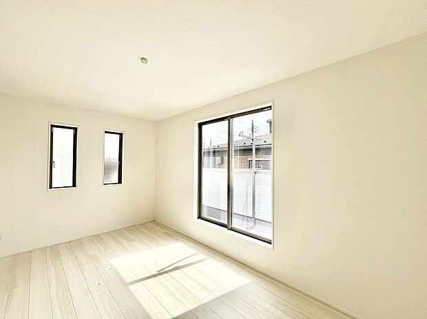 明るいバルコニーサイドに洋室を設置。目覚めの良い寝室に。