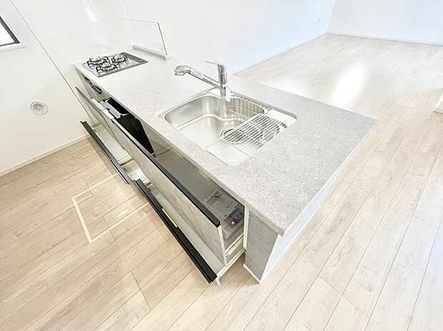 使いやすさを優先したスライド式収納タイプ!