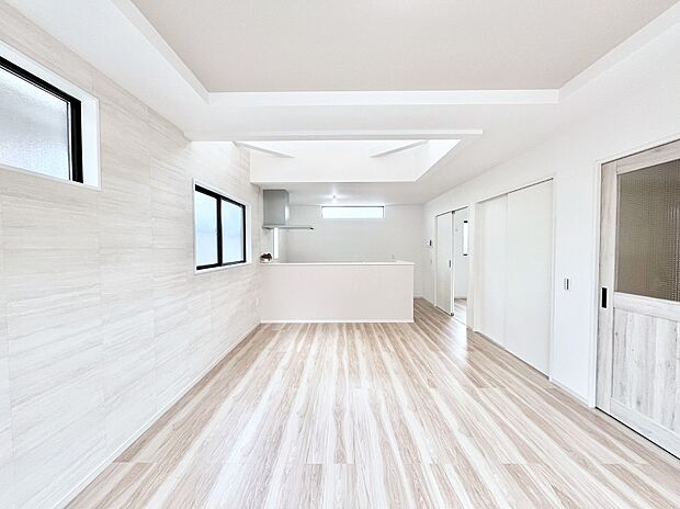 日当たりの良いリビング。お気に入りのグリーンを飾れば更に心地よさがアップ!