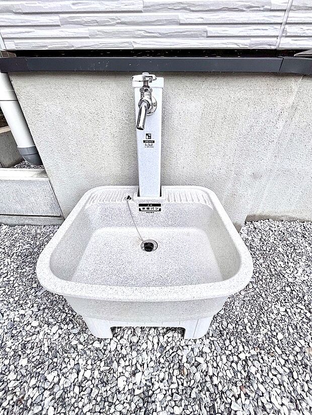 ガーデニングやお掃除に便利な外水栓  