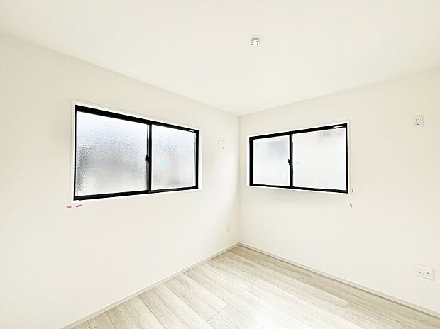 窓からのやさしい光が心地よいプライベートルーム