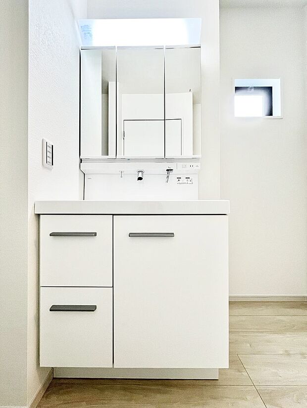 収納力と機能性に優れた洗面化粧台