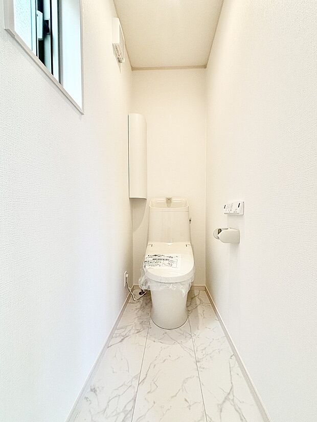 トイレは安心の2箇所！朝のバタバタも一安心です。 
