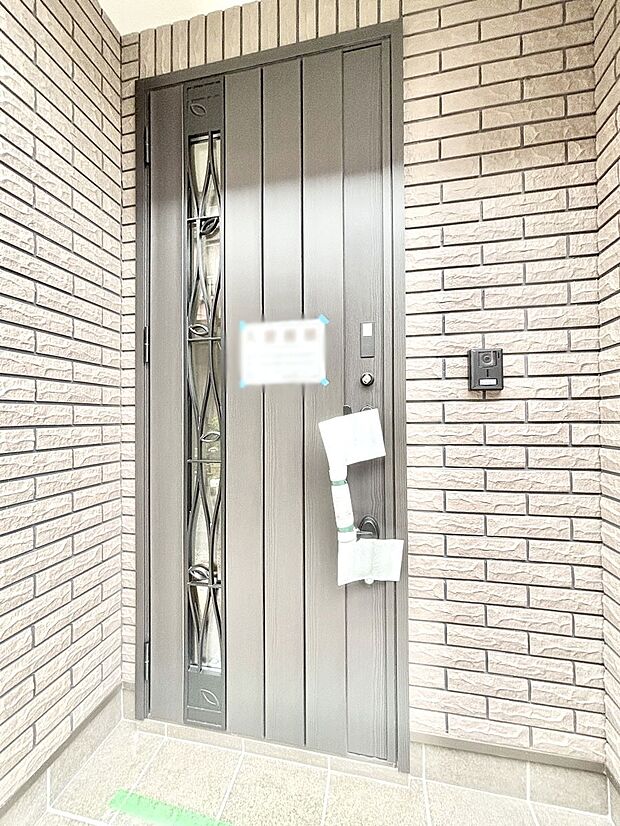 大切な家族、来客を出迎える玄関。