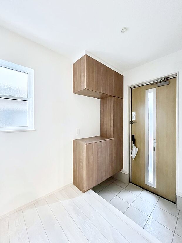 飾り棚を利用して、お越しいただくお客様をおもてなしできます。