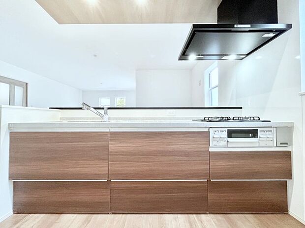 広々とした使い勝手の良いキッチンで日々のお料理も楽しくなりそう