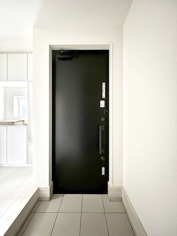 明るい玄関はお客様をお出迎えするのにぴったりです！ 