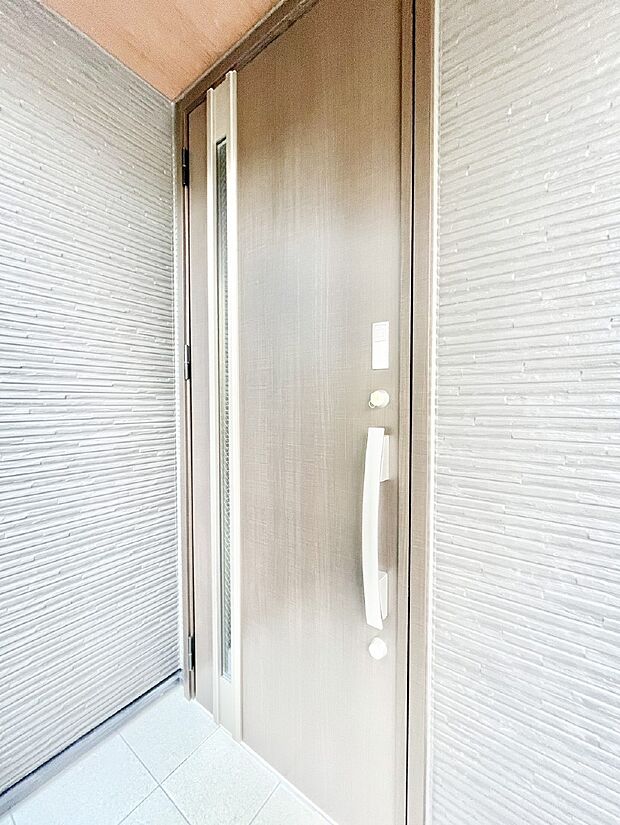 大切な家族、来客を出迎える玄関。