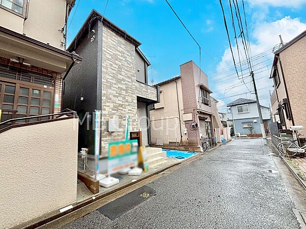 前面道路はきちんと整備されています  