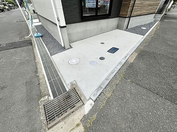 自転車を置けるスペースがあり便利です。