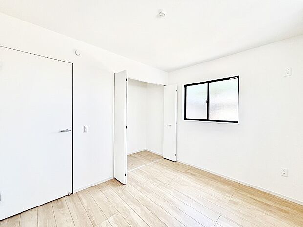 クローゼット付きのお部屋でスッキリとした空間でゆったり寛げます!