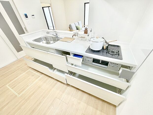 使いやすさを優先したスライド式収納タイプ!