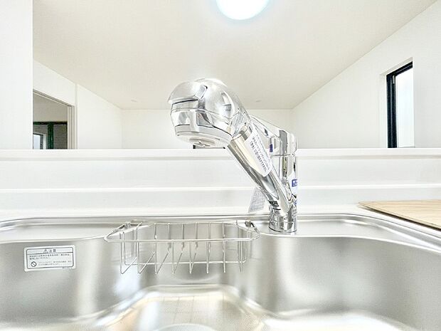 いつでも清潔なおいしいお水を。一つの水栓で水道水と浄水を使い分け。