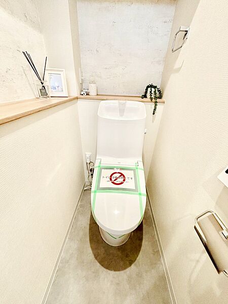 明るく清潔感のあるトイレです。  　