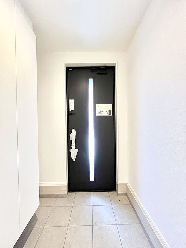 明るい玄関はお客様をお出迎えするのにぴったりです!