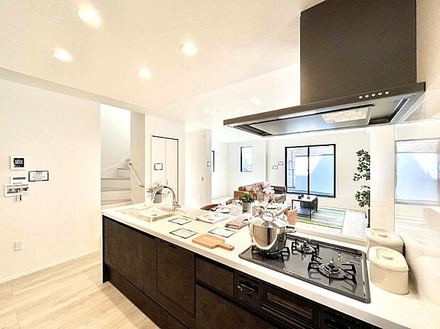 料理をしながらでもご家族との会話を楽しめる対面キッチン