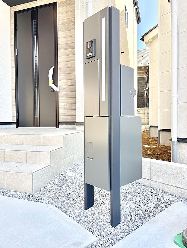 シンプルデザインのポスト。