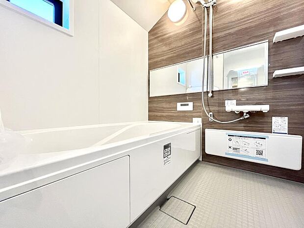 落ち着いた雰囲気でゆっくりお寛ぎいただけるバスルーム