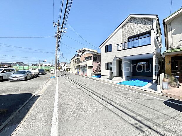 前面道路はきちんと整備されています  