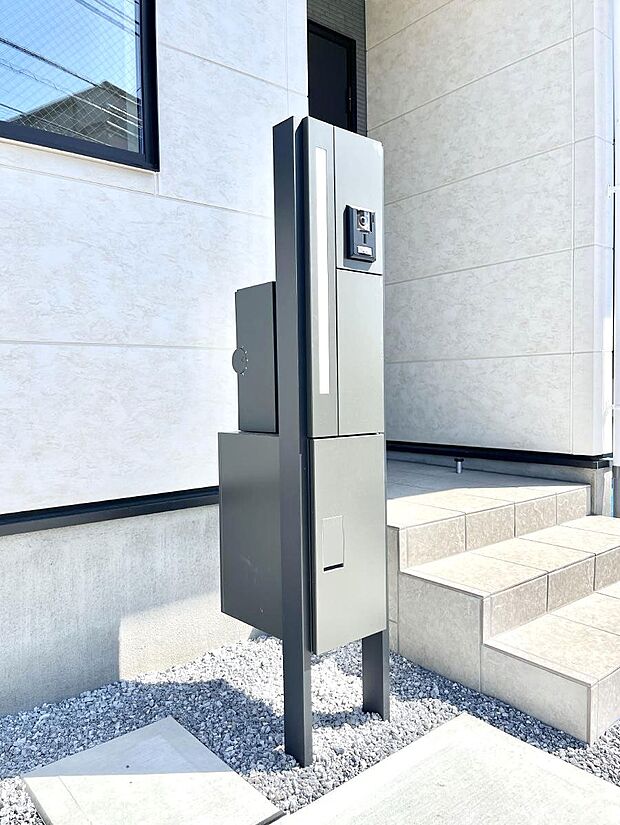 シンプルデザインのポスト。