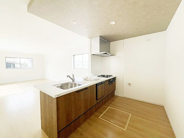 料理をしながらでもご家族との会話を楽しめる対面キッチン