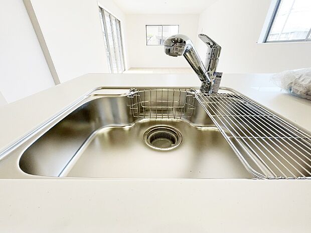 いつでも清潔なおいしいお水を。一つの水栓で水道水と浄水を使い分け。