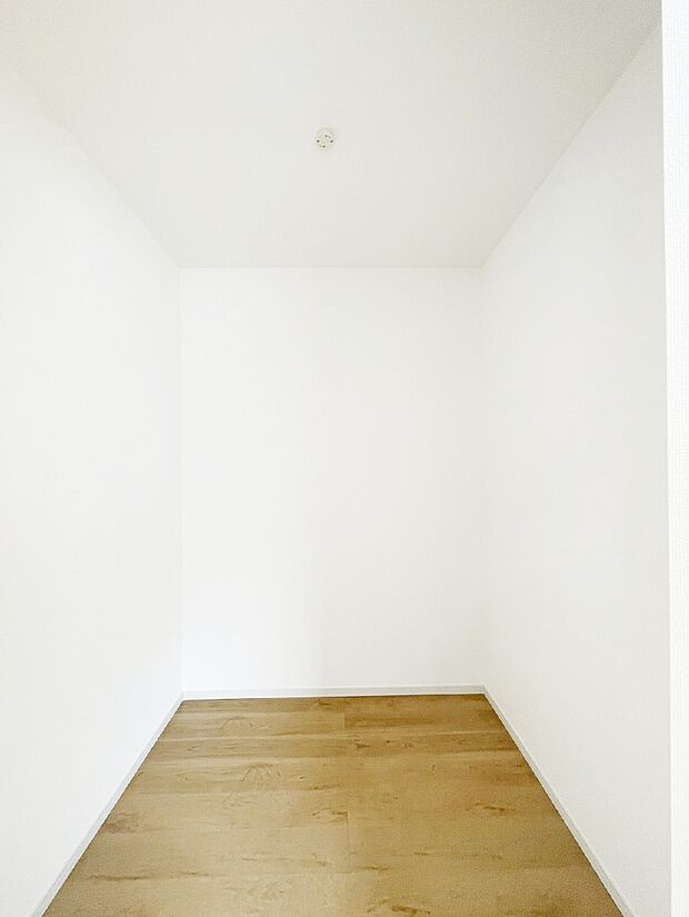 ウォークインクローゼットの活用で生活空間スッキリ