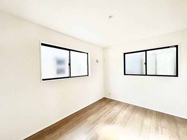 使いやすい形でベットや家具の置き方にも困ることもありません。