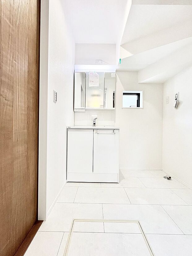 収納力と機能性に優れた洗面化粧台