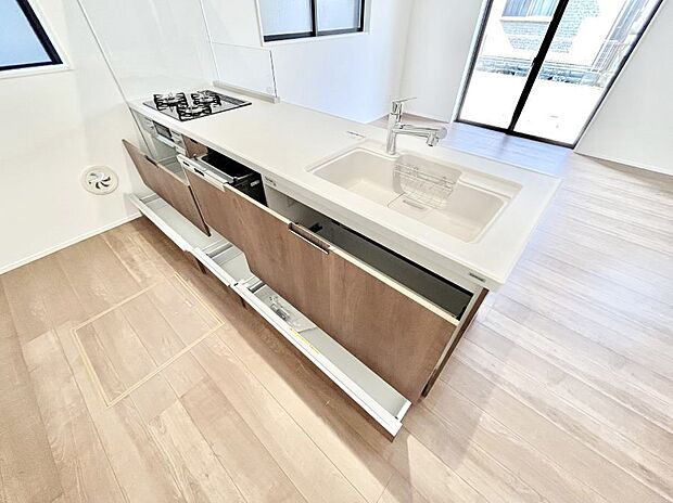 使いやすさを優先したスライド式収納タイプ!