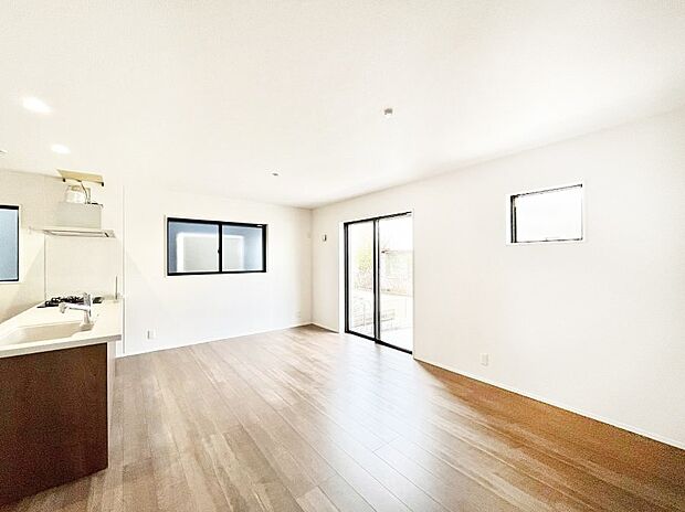 家族の笑顔が自然と生まれてくる、そんな雰囲気のダイニングに仕上がっています