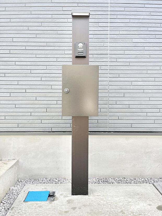 シンプルデザインのポスト。