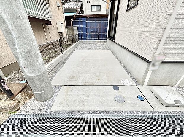 駐車場奥にはガーデニングを楽しめるスペースがあります。