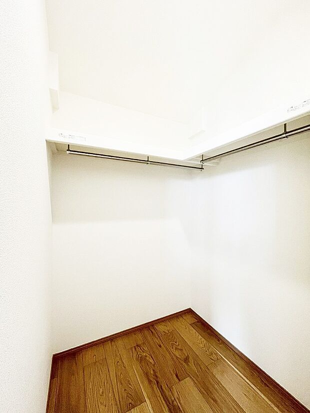 ウォークインクローゼットの活用で生活空間スッキリ