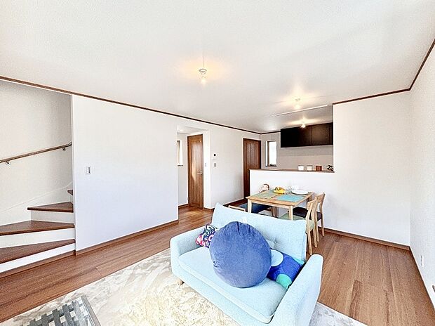 内装「ただいま」「おかえり」家族とのコミュニケーションが深まるリビングイン階段。