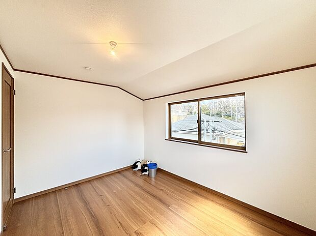 使いやすい形でベットや家具の置き方にも困ることもありません。