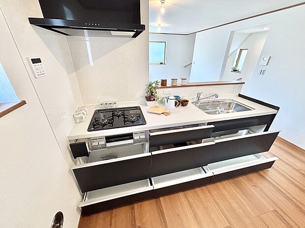 使いやすさを優先したスライド式収納タイプ！