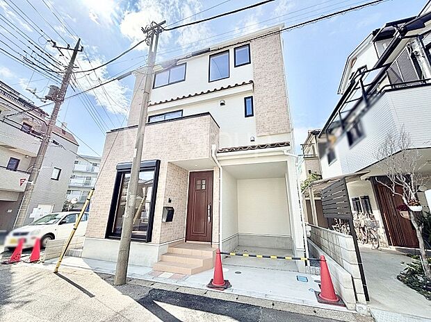 洗練された外観、上質な住空間が広がる室内は永く安心して過ごせる住居です。