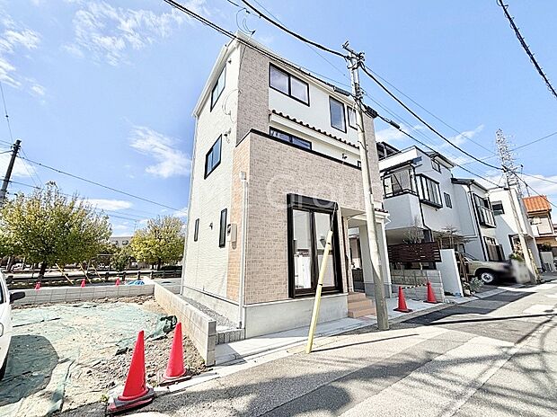 前面道路はきちんと整備されています