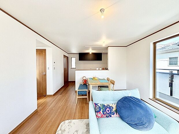 家族の笑顔が自然と生まれてくる、そんな雰囲気のダイニングに仕上がっています